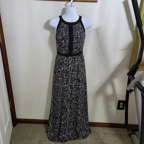 WHBM Maxi Halter Dress Black & White Pattern Size 00 - Picture 1 of 8